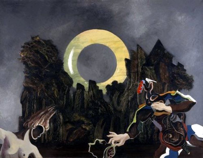 sol o luna detrás de las montañas